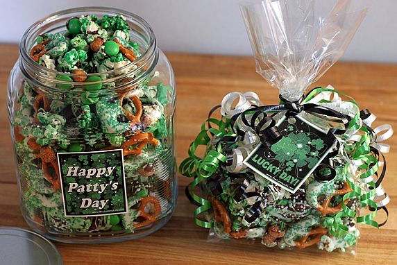 St Patricks Day Gifts / St Patricks Day Irish Whiskey Gift Basket By Pompei Baskets - You can see the full post here!