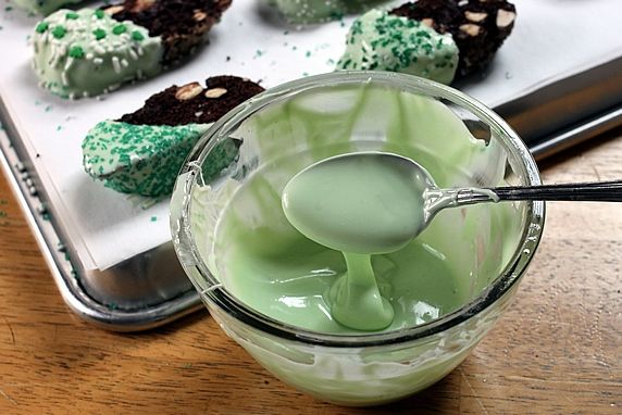 Easy Microwave Creamy Mint Glaze